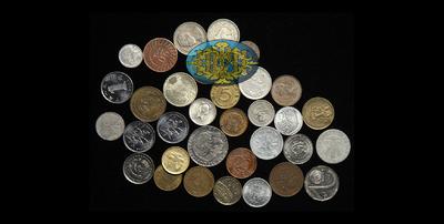 Лот из девяноста иностранных монет